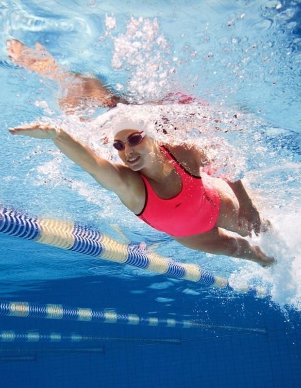 Hidratação e Natação: Como Manter o Corpo Bem Alimentado Durante o Treino